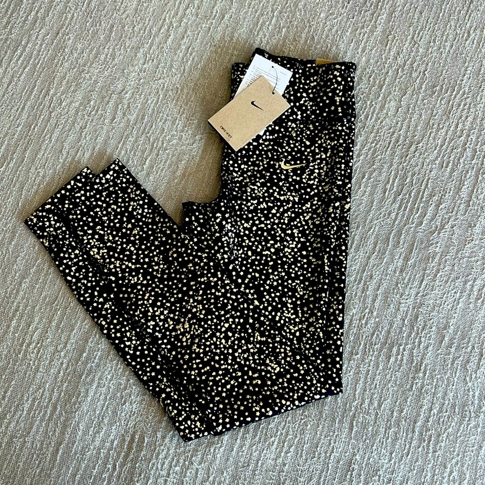 Brand New Never Worn girls Nike Leggings!
